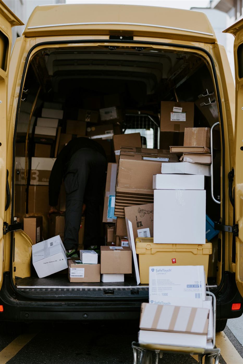 Van loaded with boxes ready for a Bristol house move